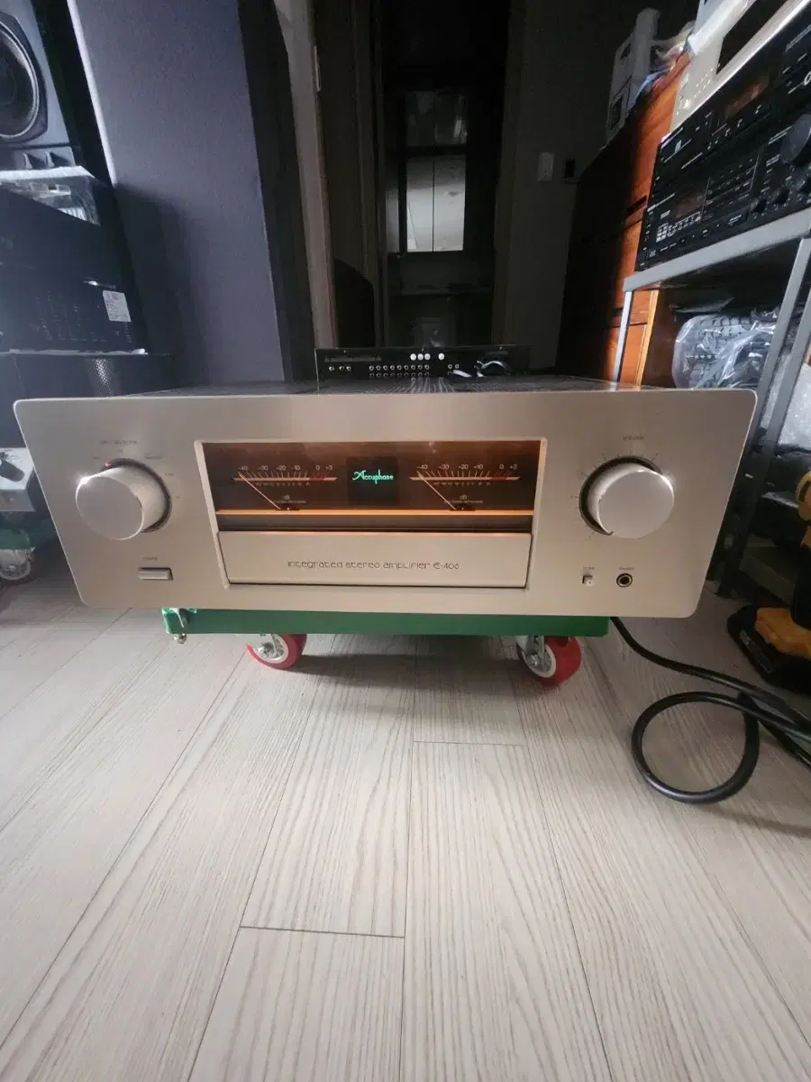 아큐페이즈(Accuphase) E-406 인티앰프